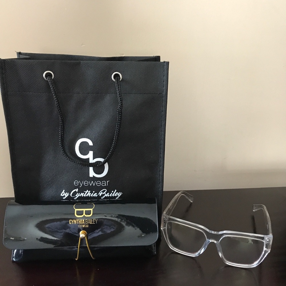 Cynthia Bailey , glasses